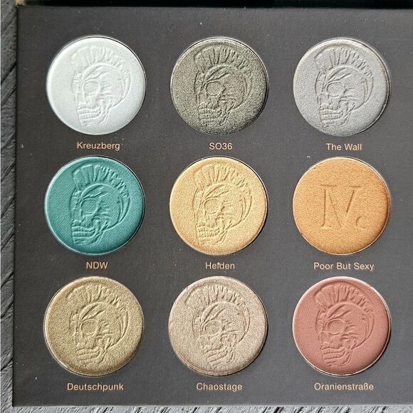 NOMAD COSMETICS x BERLIN UNDERGROUND LIMITED EDITION EYESHADOW PALETTE - Picture 3 of 12